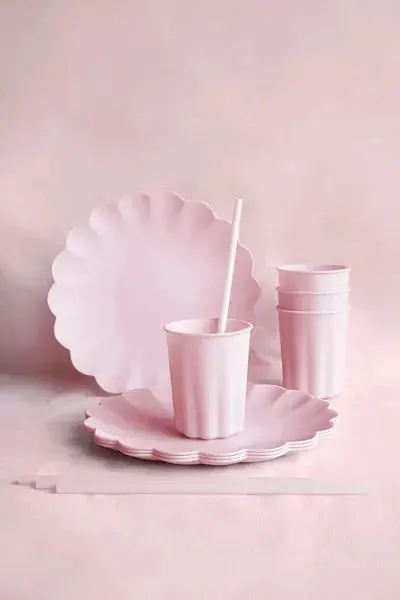 Plastic plates Ruffle, 22 x 22 cm, pink