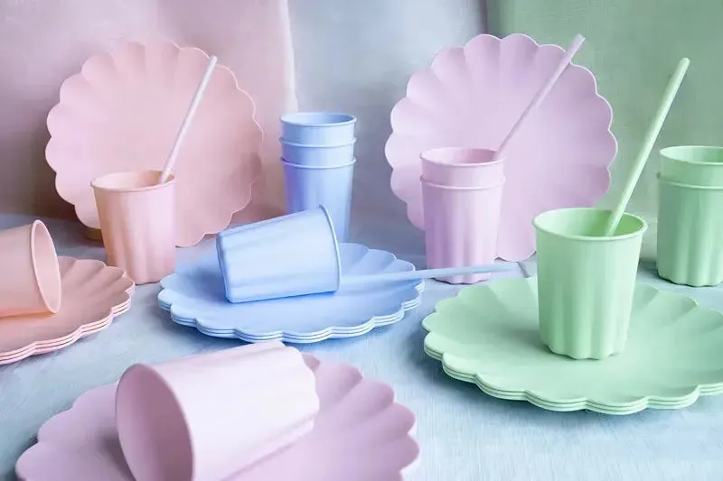 Plastic plates Ruffle, 22 x 22 cm, pink